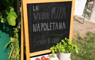 Bild: Tafel mit "la verde Pizza Napoletana", Foto: ver.de